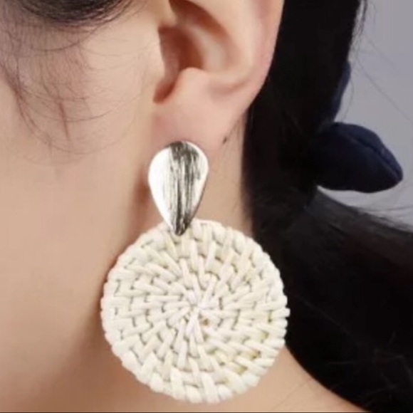 Palm Springs Vibes Woven Rattan Earrings 🌴 - Picture 3 of 6